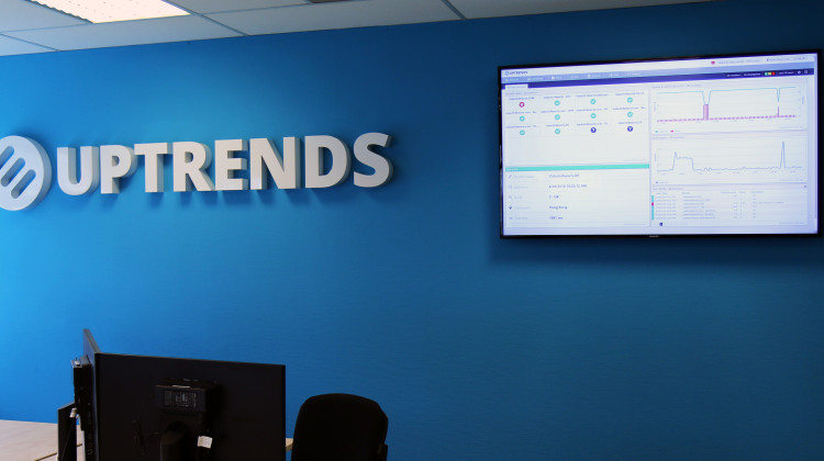 Uptrends Dashboard and Logo
